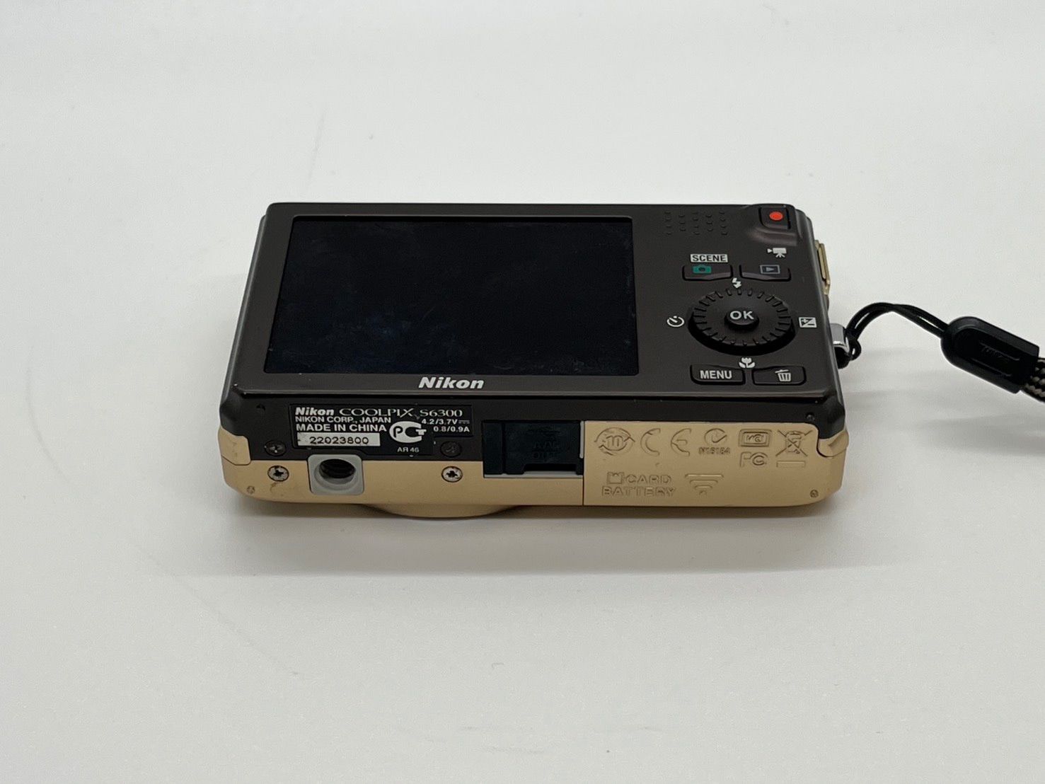 0361 Nikon COOLPIX S6300 ゴールド デジカメ 動作確認済み 【ネ