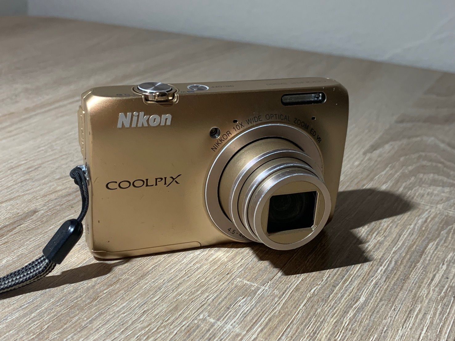 0361 Nikon COOLPIX S6300 ゴールド デジカメ 動作確認済み 【ネ