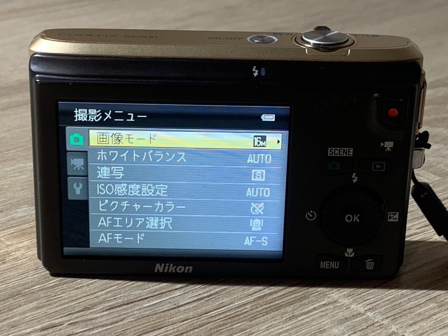 0361 Nikon COOLPIX S6300 ゴールド デジカメ 動作確認済み 【ネ