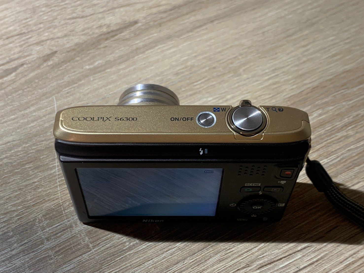 0361 Nikon COOLPIX S6300 ゴールド デジカメ 動作確認済み 【ネ