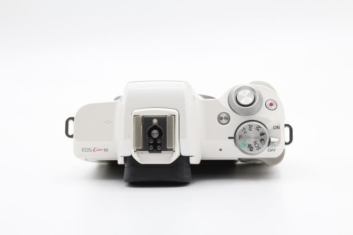 Canon EOS ミラーレス一眼 ホワイト レンズ2本付き 良品】Canon キヤノン ミラーレス一眼カメラ EOS Kiss M ボディー