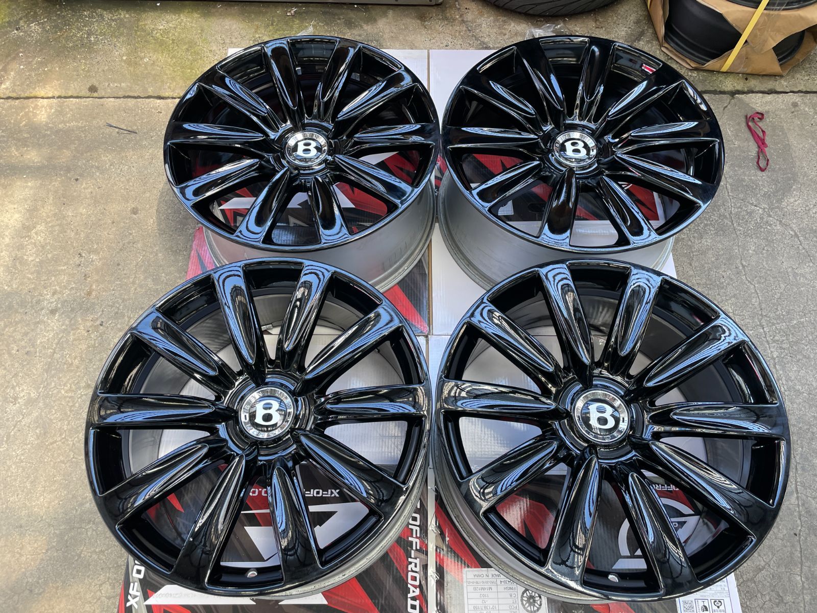 BENTLEY(ベントレー) フライングスパー 純正アルミ 21インチ 9.5J 5H PCD112 +41 中古品 (1本の価格です。4回ご購入下さい) 菅126