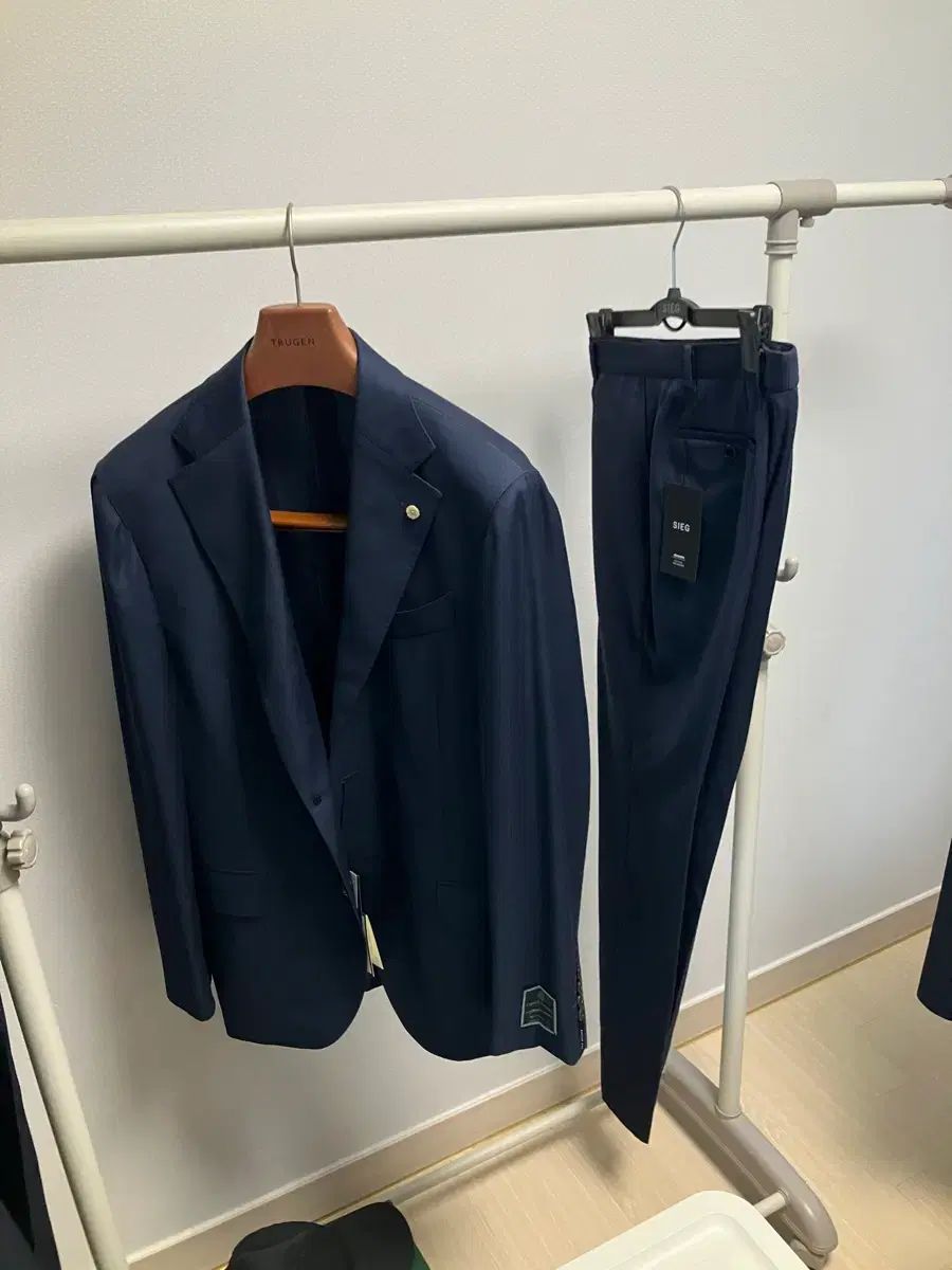 SIEG) Kiton キートン カルロ・ベラ 生地 スーツ