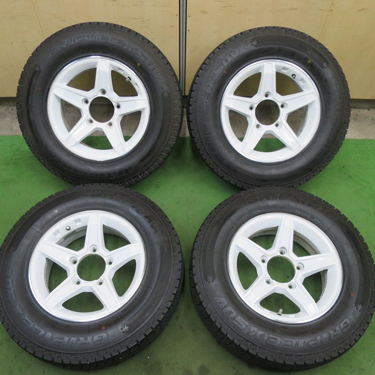 バリ溝！23年！キレイ！9.5分★ジムニー シエラ 等 195/80R15 スタッドレス グリップマックス GRIP ICE SUV 社外 アルミ 15インチ PCD139.7/5H★6042701TTス