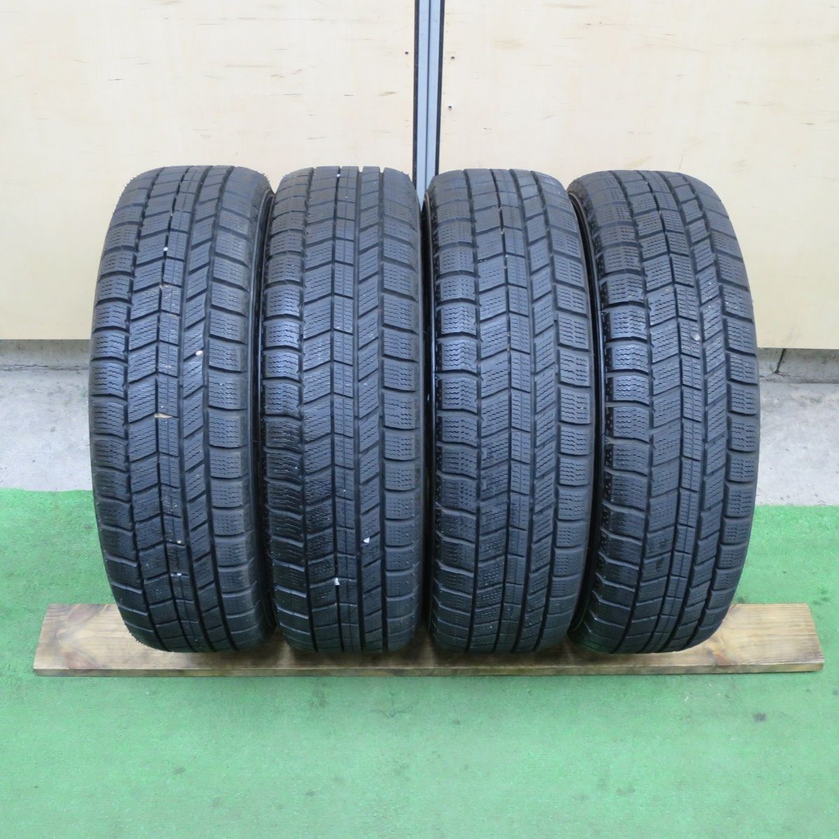 バリ溝！24年！ほぼ10分☆スタッドレス 155/65R13 オートバックス 