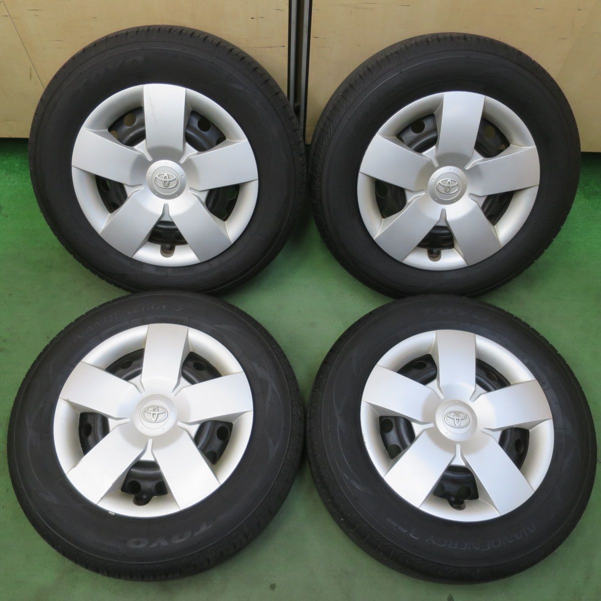 バリ溝！25年！9.5分★トヨタ ポルテ 純正 スチール 175/70R14 トーヨー ナノエナジー3 プラス 14インチ PCD100/4H★6042709イノ