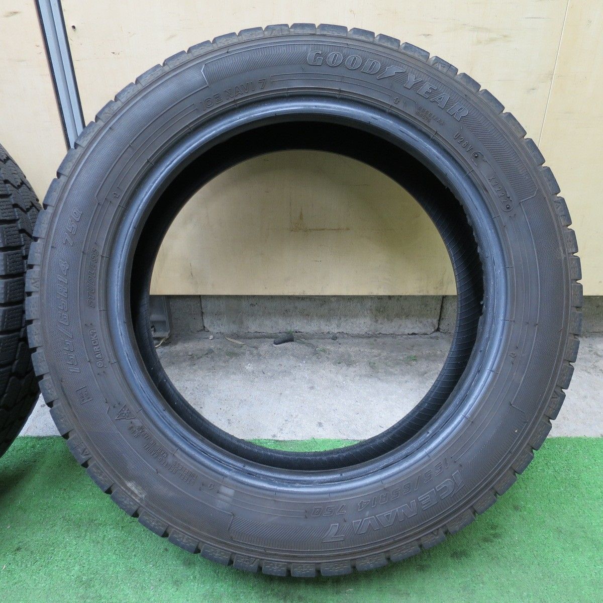 バリ溝！22年！8.5分☆スタッドレス 155/65R14 グッドイヤー アイス