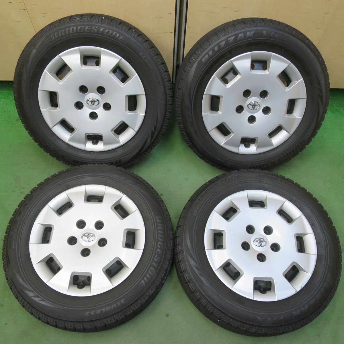 4本価格★トヨタ アイシス 純正 スチール 195/65R15 スタッドレス ブリヂストン ブリザック VRX 15インチ PCD114.3/5H★6042706イス