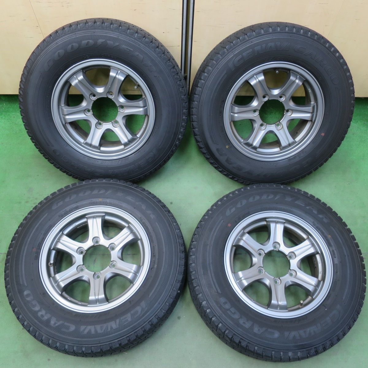 バリ溝!9分★KEELER FIELD 195/80R15 107/105L スタッドレス グッドイヤー アイスナビ CARGO キーラー フィールド 15インチ PCD139.7/6H★6042710イス
