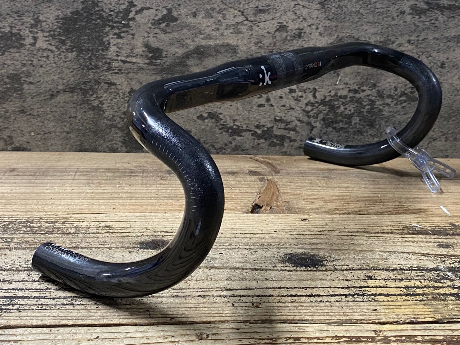 KB020 フィジーク fizik CYRANO R1 カーボン ドロップハンドル エンドC-C410mm Φ31.8 フレア2°
