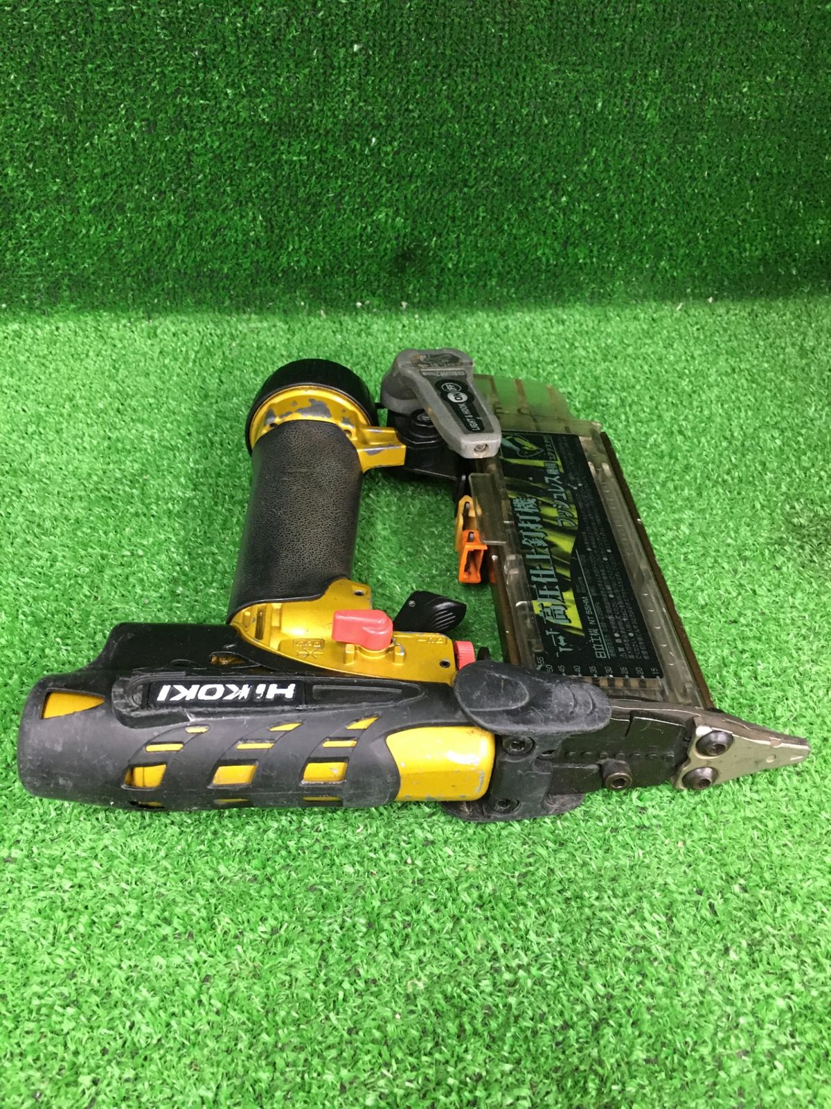 【中古品】【0906】★HITACHI(日立工機) 55㎜高圧仕上釘打機 フィニッシュネイラ NT55HM　IT7DXL7COCDG