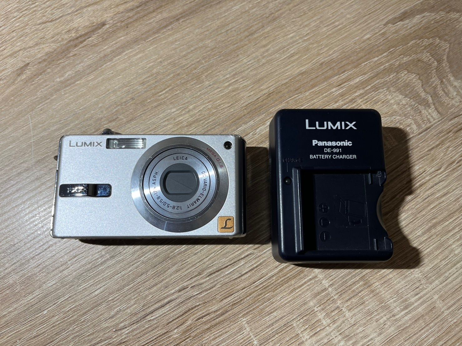 0319 Panasonic Lumix DMC-FX7 シルバー デジカメ 動作確認済み 美品 