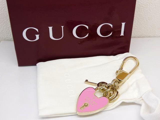GUCCI エナメル ピンクハート キーホルダー 新品未使用 LOVETOXIC