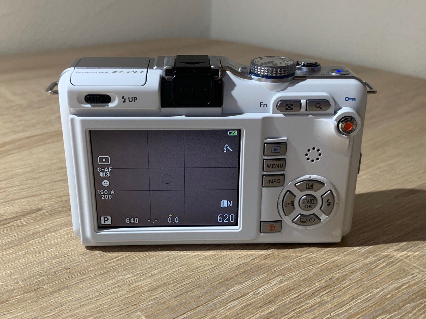 0352 OLYMPUS PEN E-PL1 ホワイト デジカメ 訳あり 美品 【宅】 - メルカリ