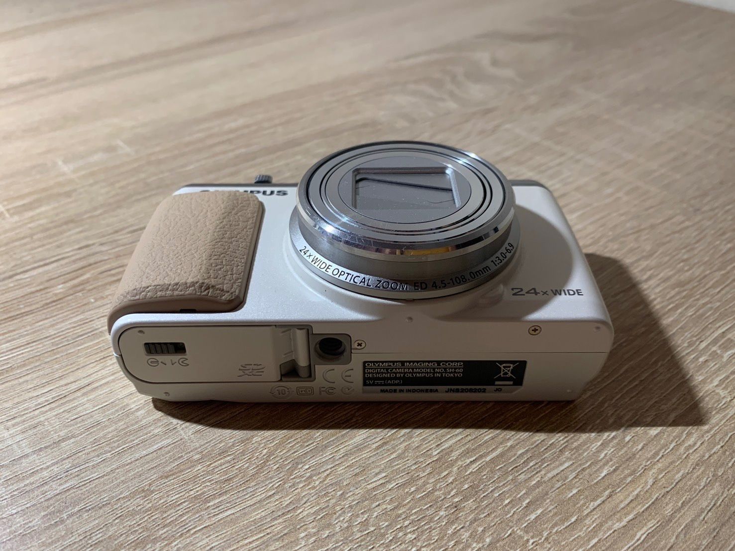 OLYMPUS デジタルカメラ SH SH-60 WHITE Amazon | OLYMPUS デジタルカメラ STYLUS SH-60 3軸フォト手ぶれ補正