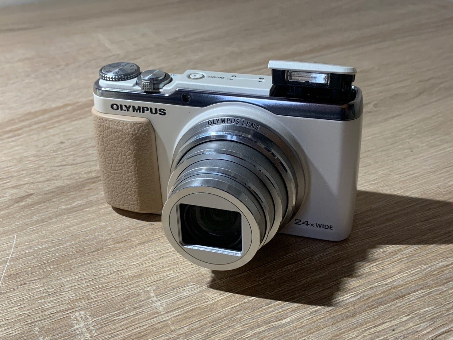 0402 OLYMPUS STYLUS SH-60 ホワイト デジカメ 動作確認済み 【コ