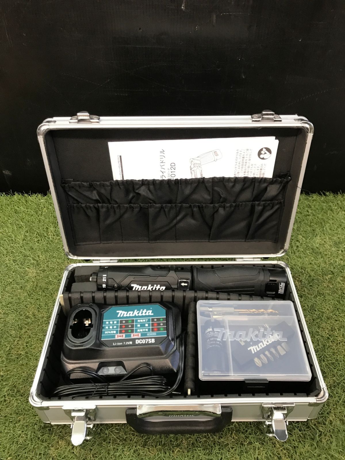 【未使用品】【0906】★makita(マキタ) 7.2v充電式ペンドライバドリル 黒(1.5Ahバッテリx2/充電器/アルミケース) DF012DSHXB　IT16ITBIFMOO