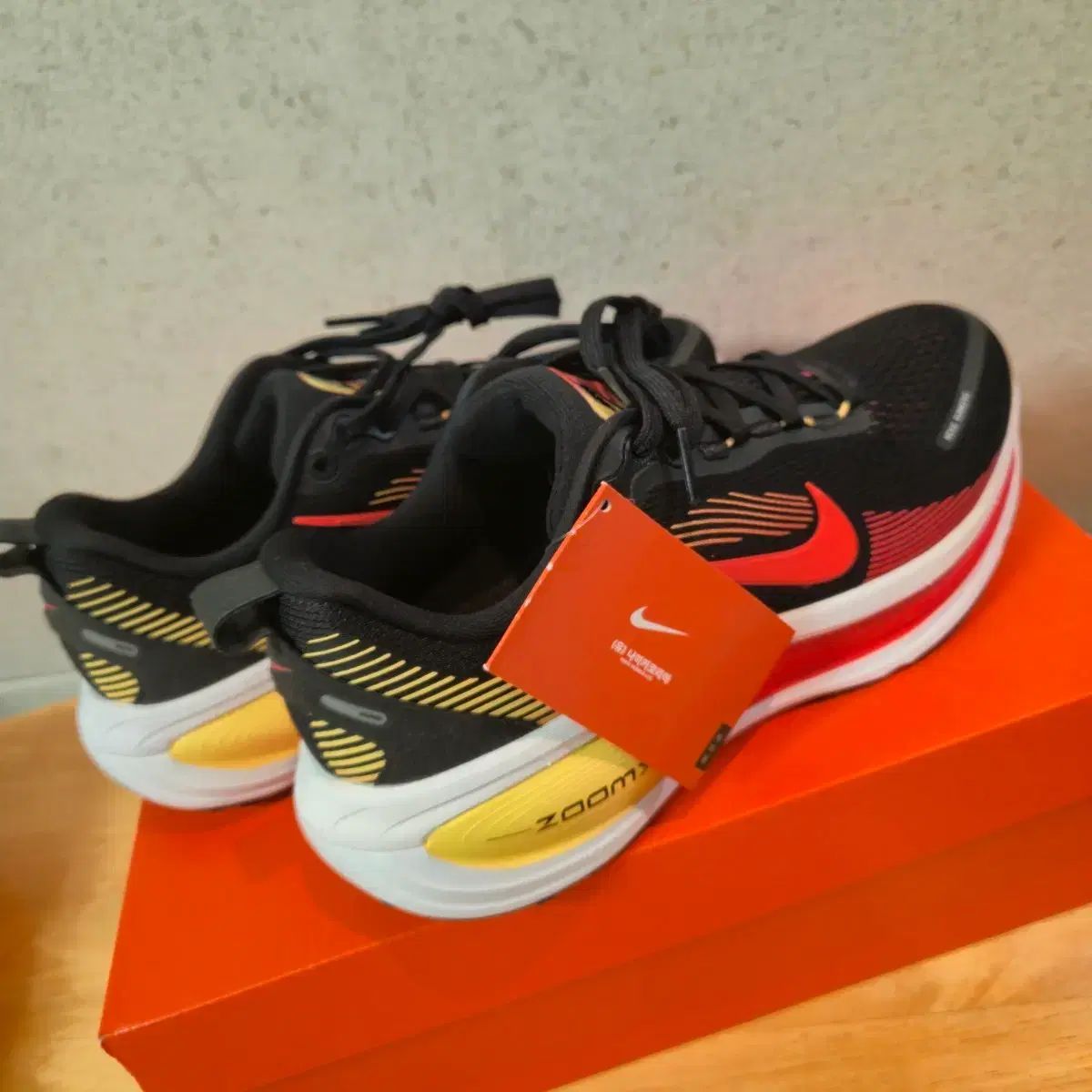 公式ホームページ 新品 NIKE ボメロ 18 ランニングシューズ