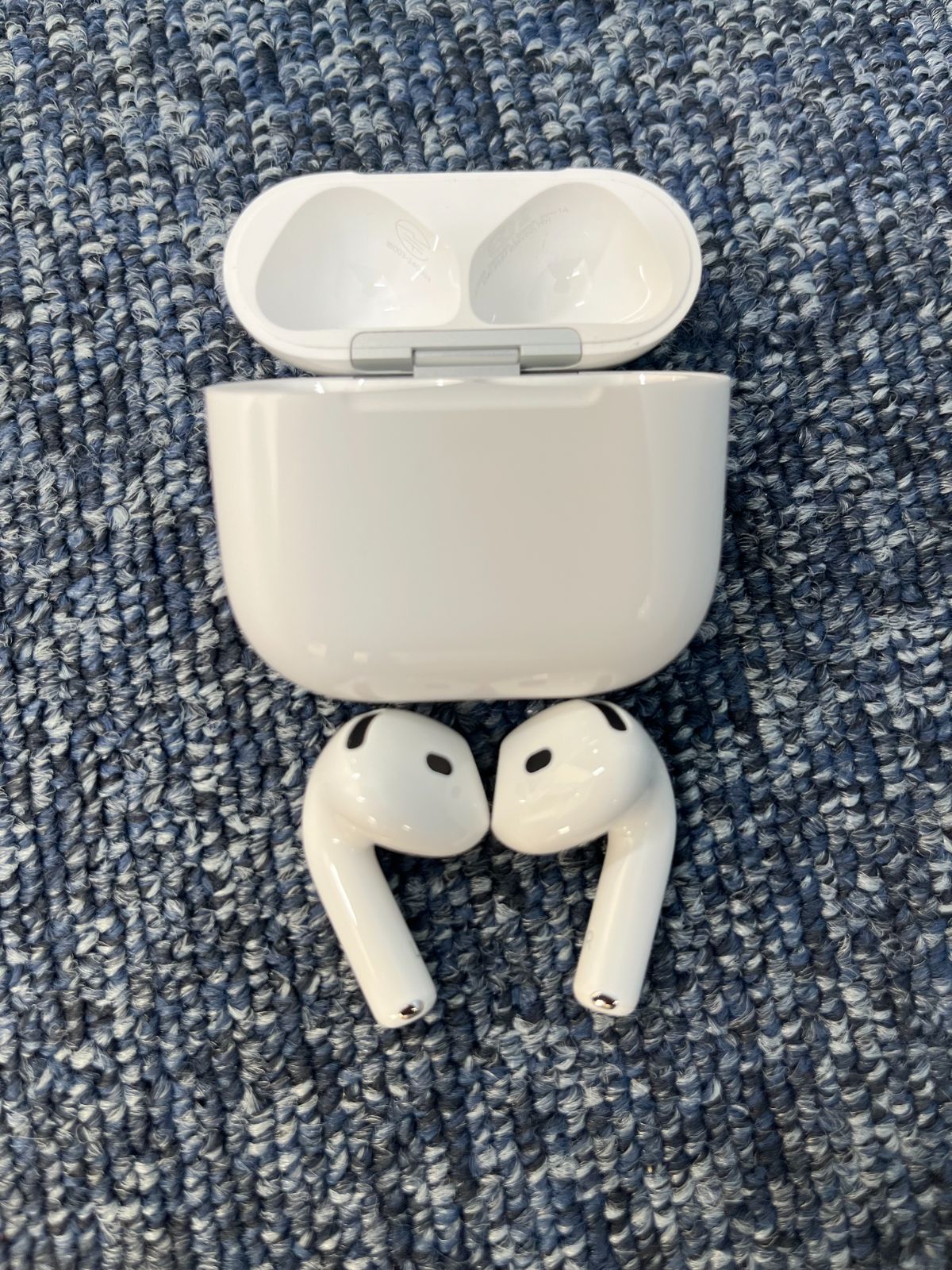 AirPods4 アクティブノイズキャンセリング搭載品 USED 美品 美品AirPods 4 アクティブノイズキャンセリング アクティブノイズ