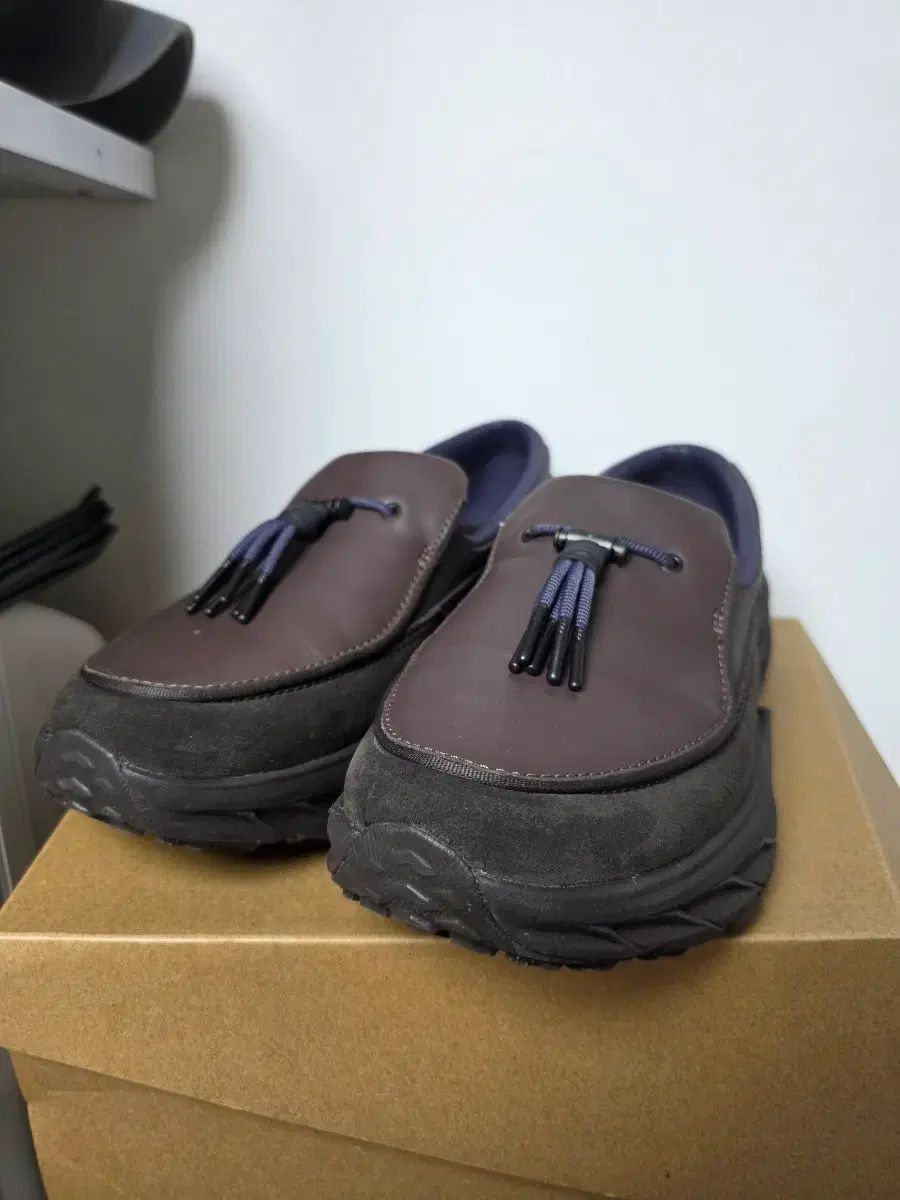 HOKA ONE ONE スピード ローファー ウォールナット キャスト アイアン 290