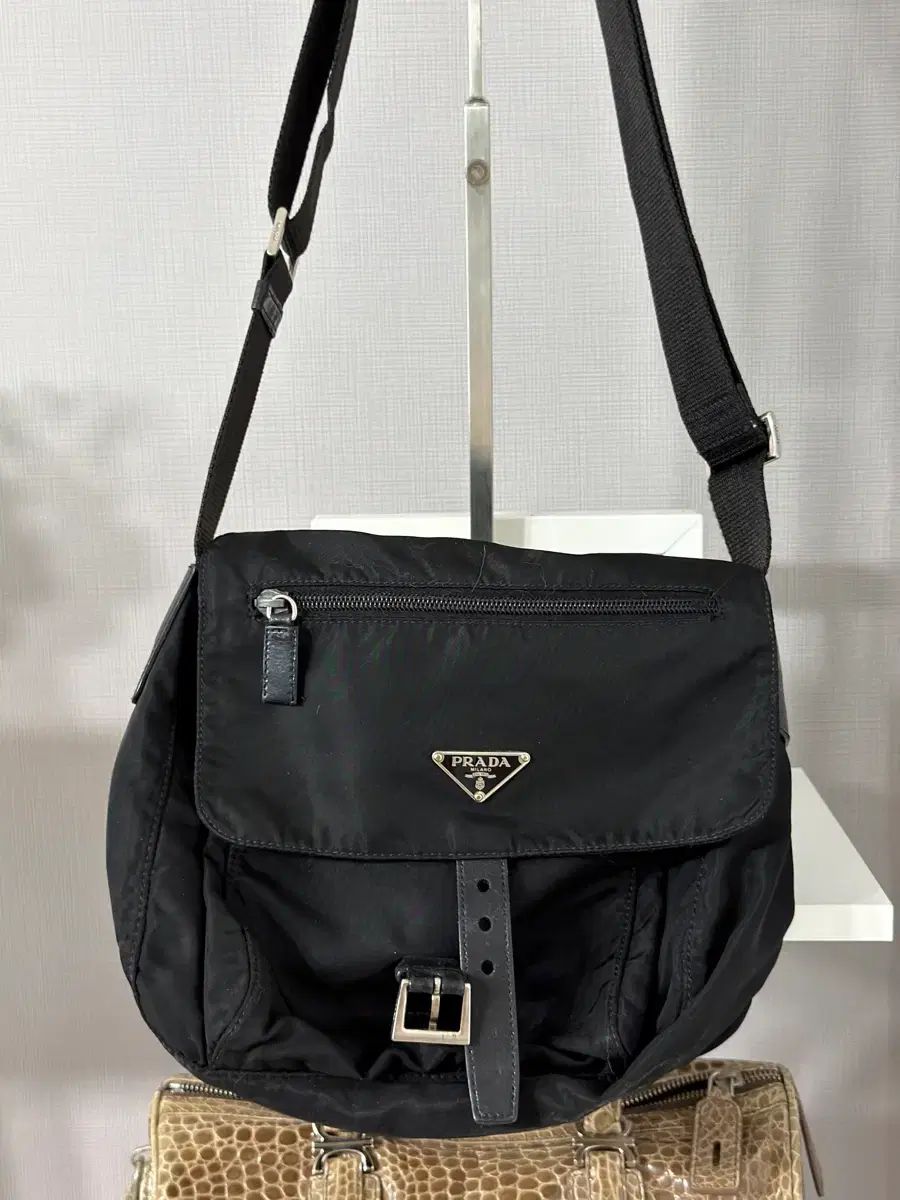 正規品 PRADA プラダ ナイロン メッセンジャーバッグ クロスバッグ ショルダーバッグ