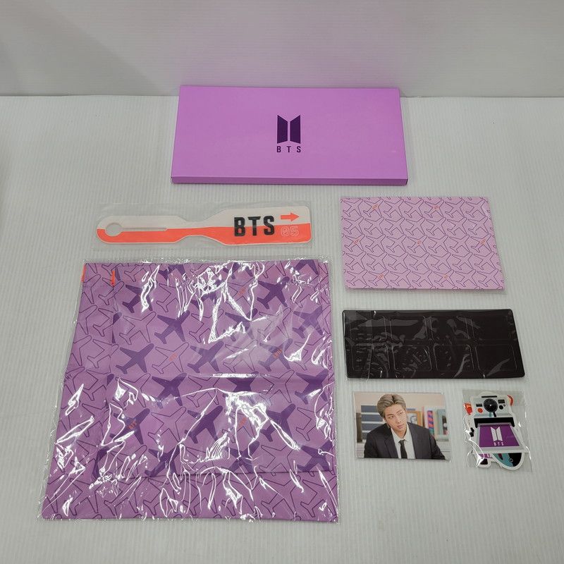 中古美品】 BTS MERCH BOX #5 【084-260505-yn-03-izu】 - メルカリ