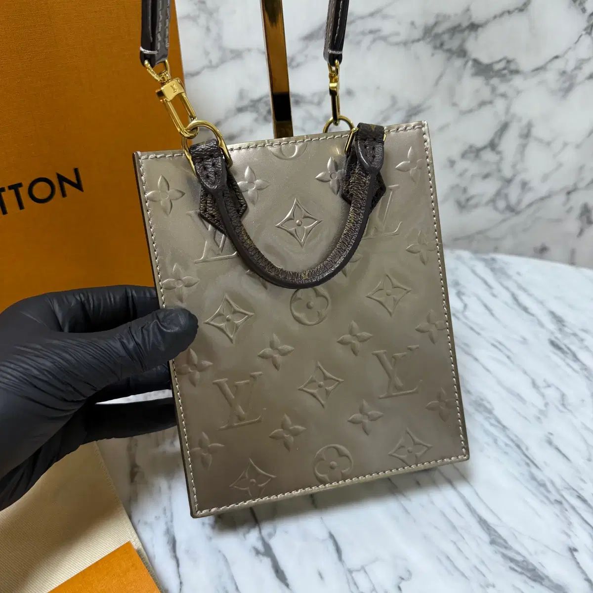Louis Vuitton モノグラム ヴェルニ プチ サック プラ トートバッグ クロスバック
