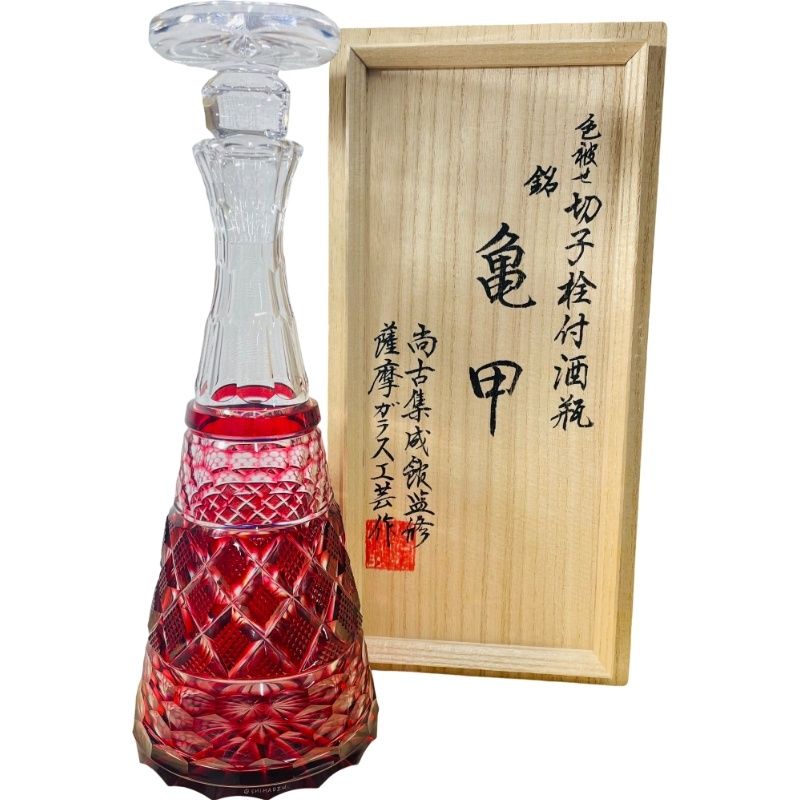 復元島津薩摩切子 色被せ 切子栓付酒瓶 亀甲 赤 尚古集成館監修 工芸ガラス【未使用保管品】12604R38