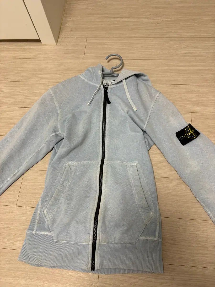STONE ISLAND ストーンアイランド スカイブルー フードジップアップ