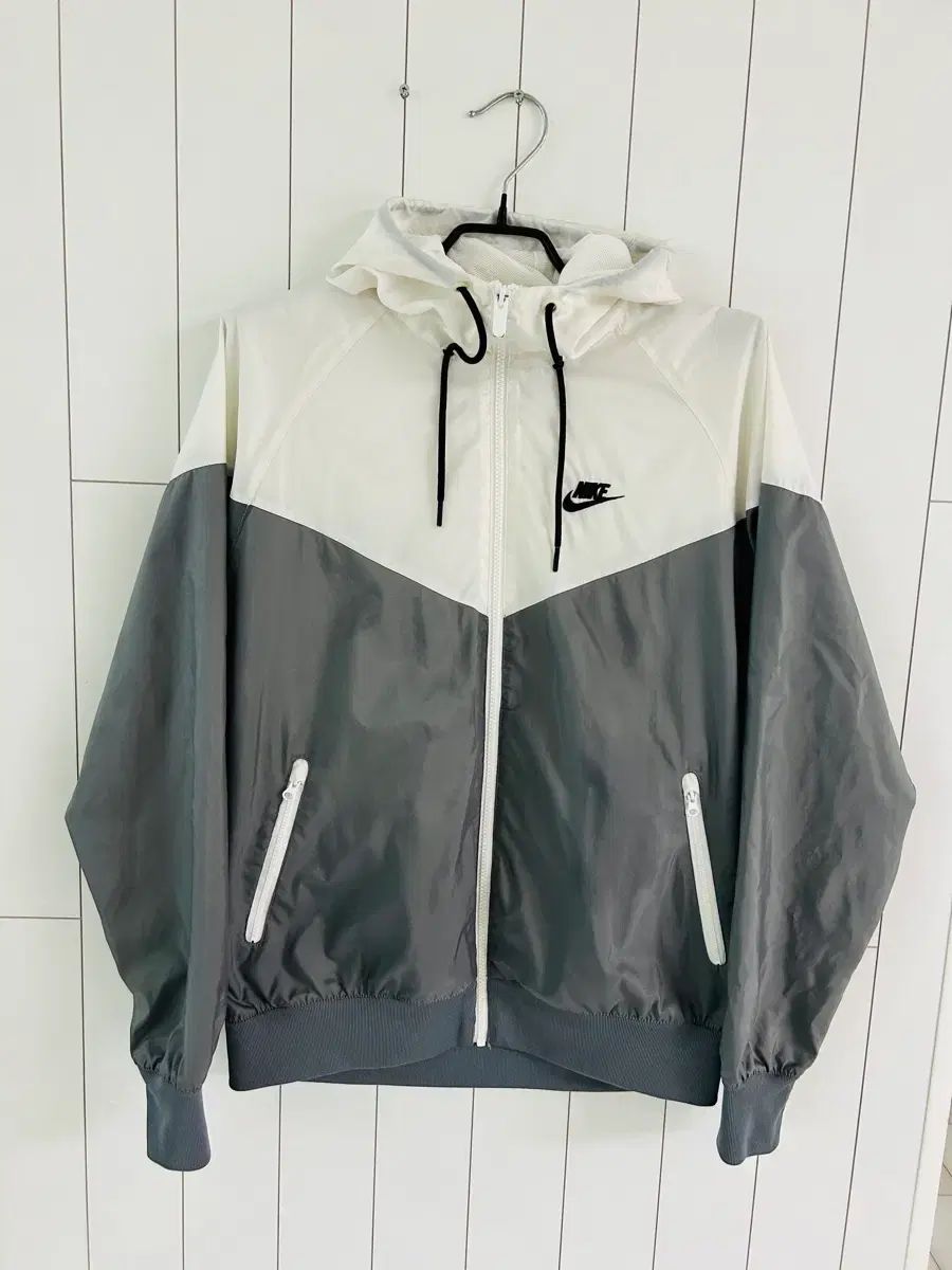新品級//NIKE ウィンドランナー ウィンドブレーカー M