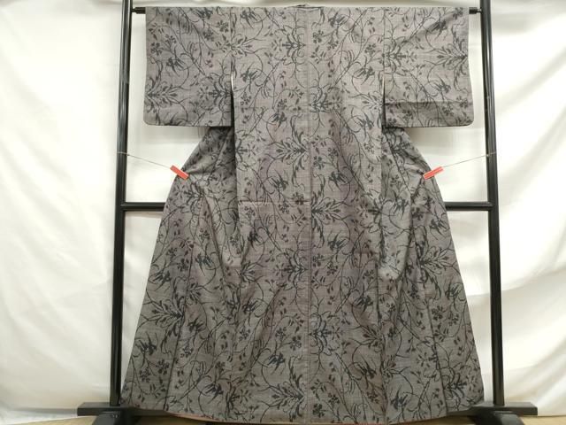 平和屋着物●本場大島紬　カタス7マルキ　草花文　正絹　逸品　AABH5278ph 平和屋着物○本場大島紬 白大島 カタス7マルキ 蔦草文 鈴乃屋扱い 正絹