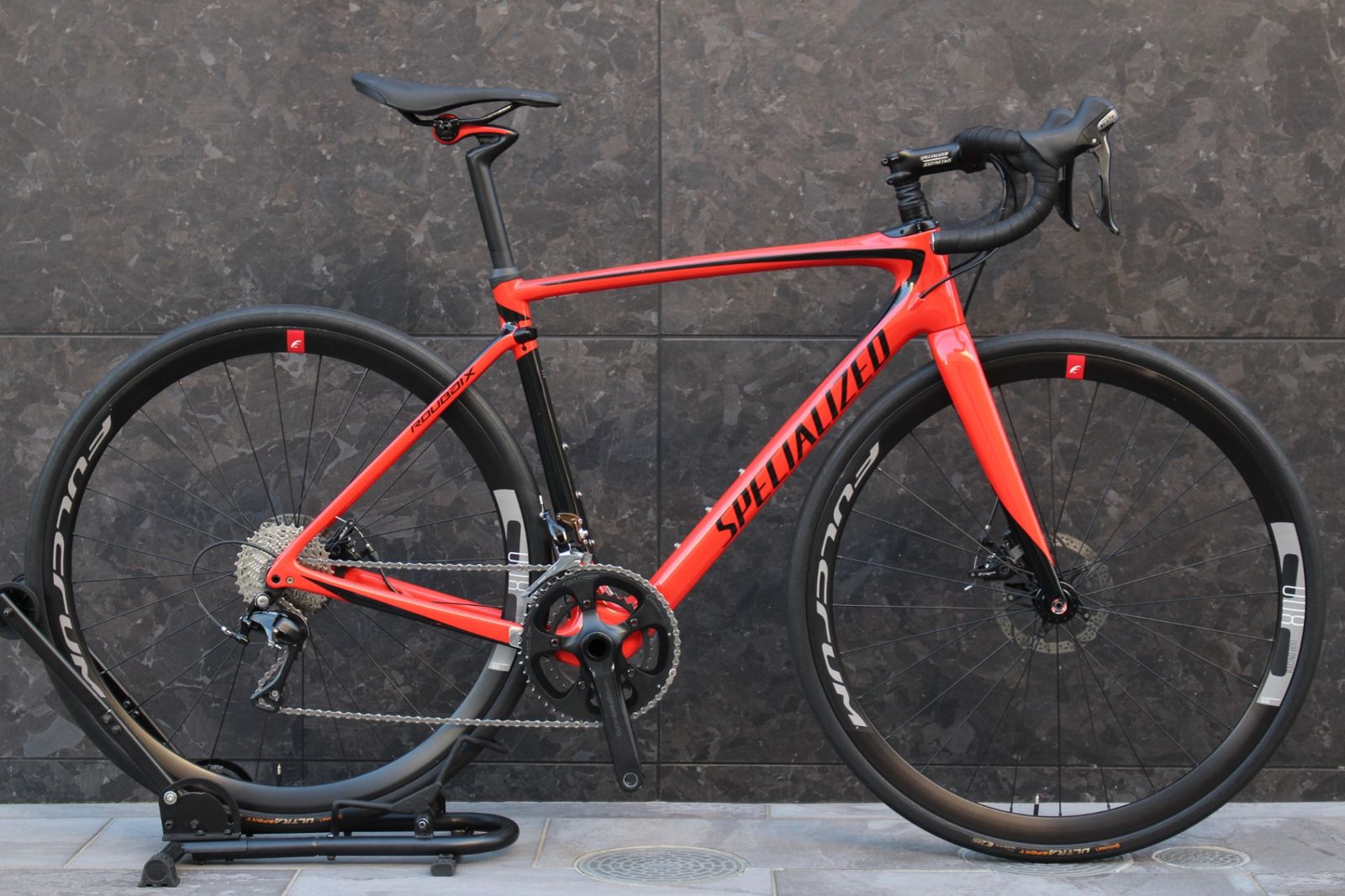 スペシャライズド SPECIALIZED ルーベ エリート ROUBAIX ELITE 2017年モデル 54サイズ シマノ105 5800 MIX 11S 機械式DISC カーボン ロードバイク 【福岡店】