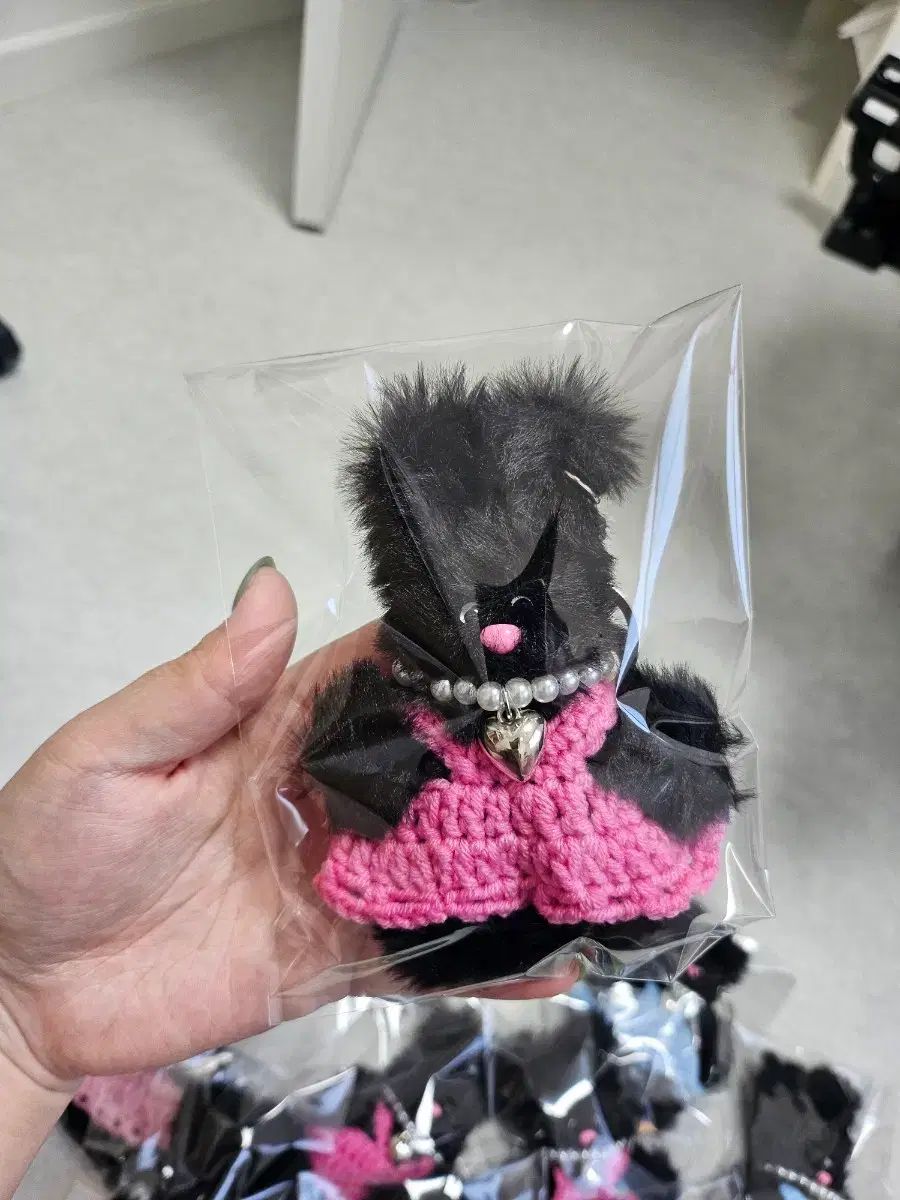 ブラック ピンク ウール ぬいぐるみ キーホルダー 11個 セット