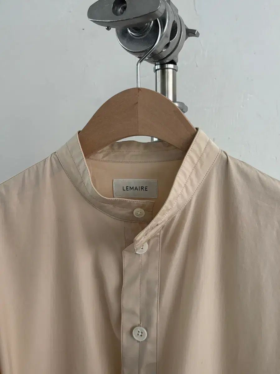 【美品】  LEMAIRE / ルメール | 2024AW | コットン ロングカラー シャツ | 34 | ベージュ | レディース クレープコットンの2ポケットシャツ - Greige - コットンクレープ
