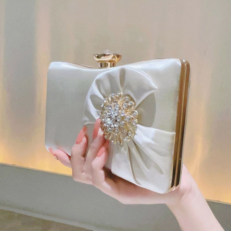 人気商品 パーティーバッグ 結婚式 クラッチバッグ パーティバッグ 入学式 卒業式 フォーマルバッグ 大きめ ブライダル　パーティーバック 鞄 バッグ ベージュ系 サテン ラインストーン 1254