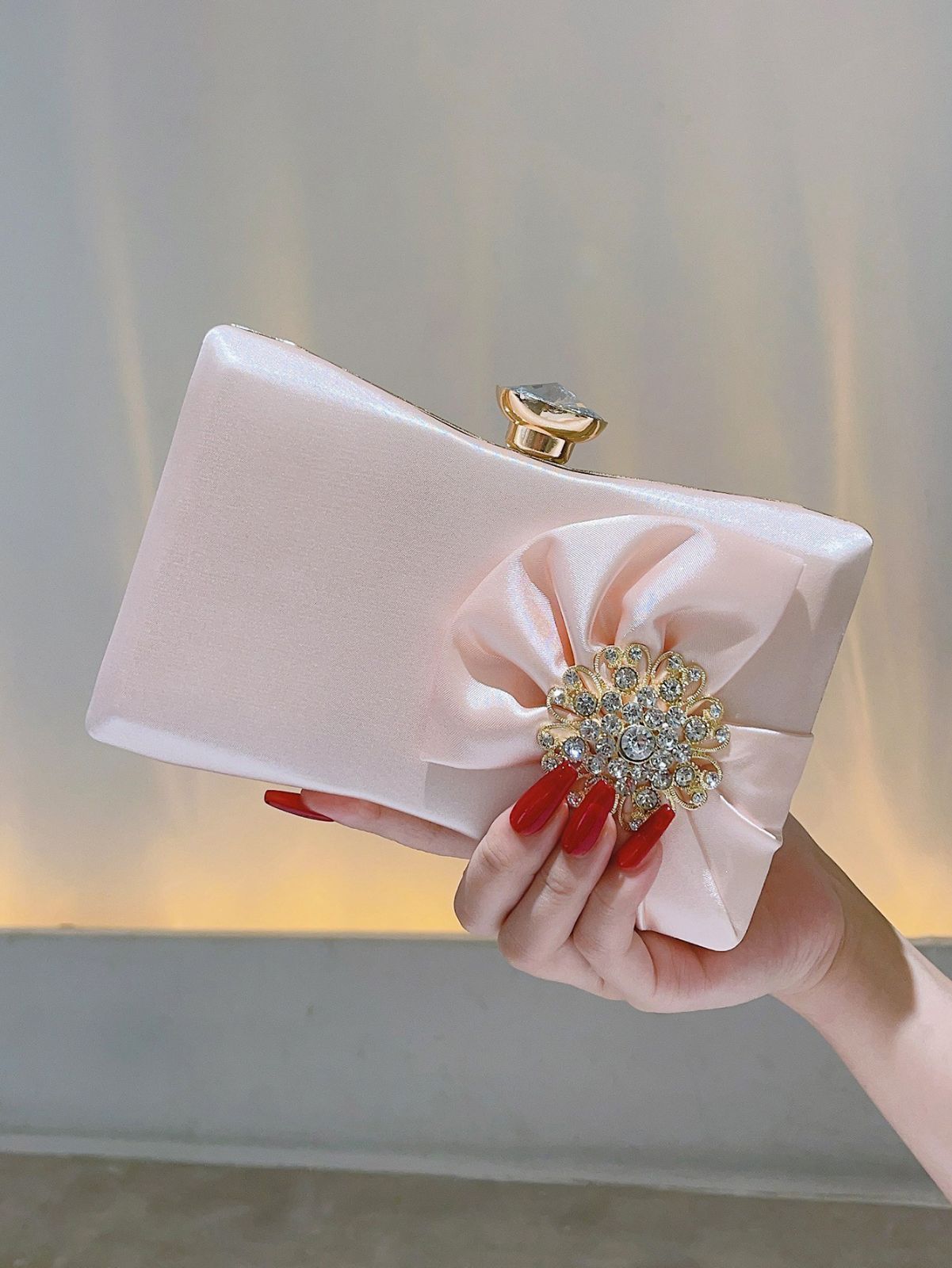 人気商品 パーティーバッグ 結婚式 クラッチバッグ パーティバッグ 入学式 卒業式 フォーマルバッグ 大きめ ブライダル　パーティーバック 鞄 バッグ ベージュ系 サテン ラインストーン 1254