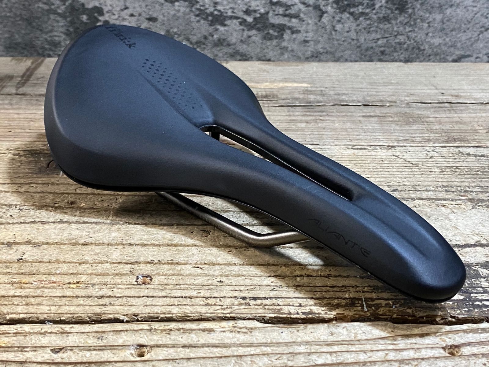 KC299 フィジーク fizik TEMPO ALIANTE R3 サドル k:iumレール 145mm