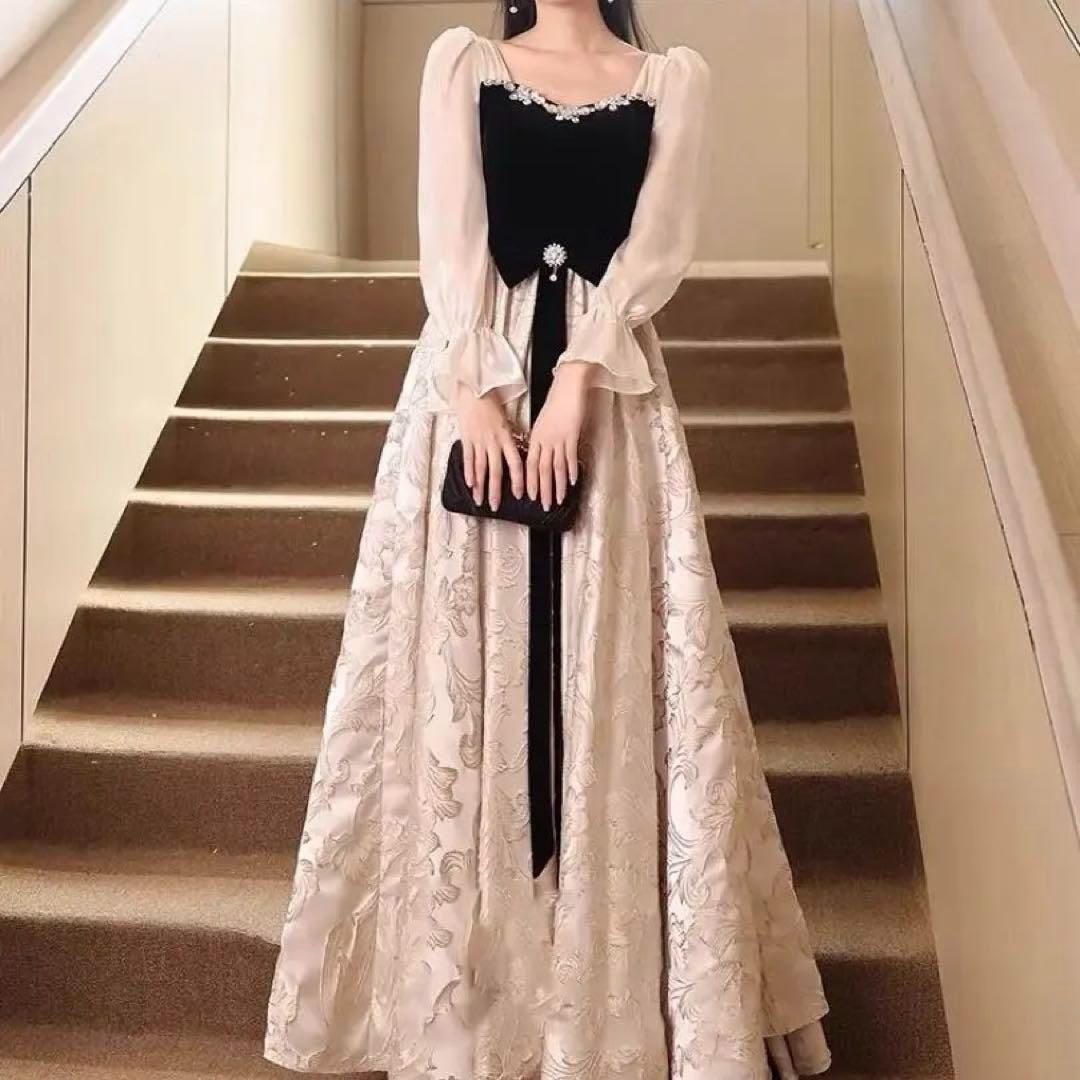 人気商品 25年新作 新品未使用 ビジューとリボンが美しくオシャレな花柄スカートのロングドレス