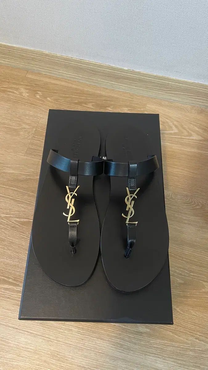 Saint Laurent YSL カサンドラ ブラック ビーチサンダル 42サイズ(270)