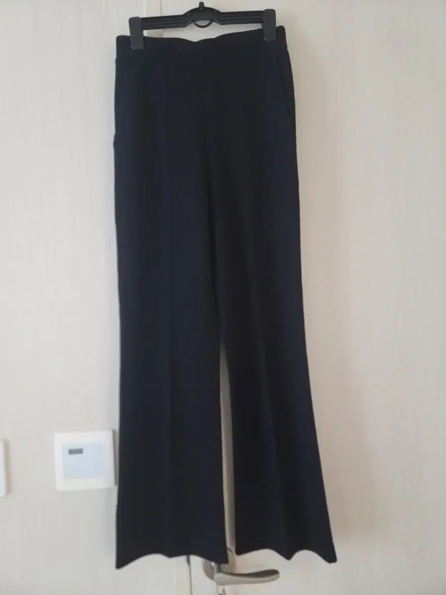 ほぼ新品) the CASHMERE ニットパンツ 64 ブラックパンツ