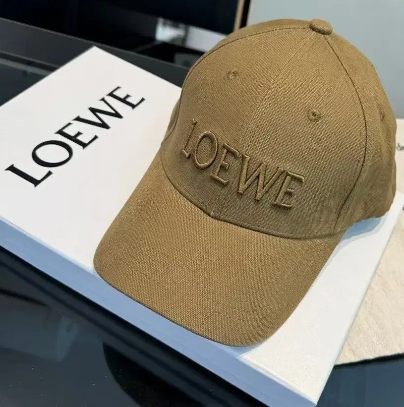LOEWE ファッション ベースボールキャップ