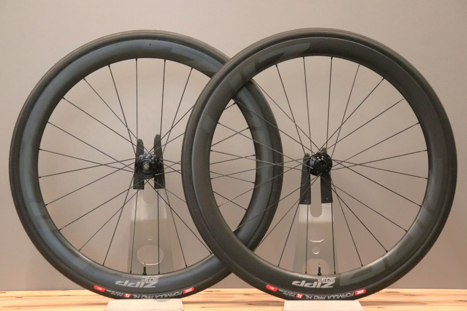 ジップ ZIPP 303S DISC カーボン チューブレスレディ フックレス ホイールセット シマノ 11S/12S 23C 【仙台店】