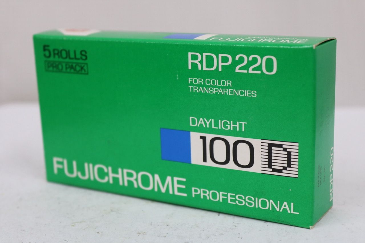 【未使用】 フジフィルム Fujifilm FUJICHROME PROFESSIONAL 100D RDP 220 フィルム e10552
