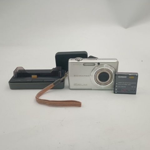 CASIO EXILM EX-Z600 オールド コンデジ シルバー 箱付き CASIO EXILM EX-Z600 オールド コンデジ シルバー 箱付き コンパクト