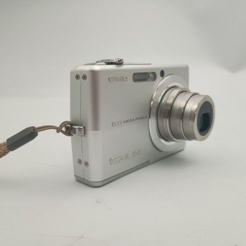 Casio EXILIM EX-Z600 Silver コンパクトデジタルカメラ - メルカリ