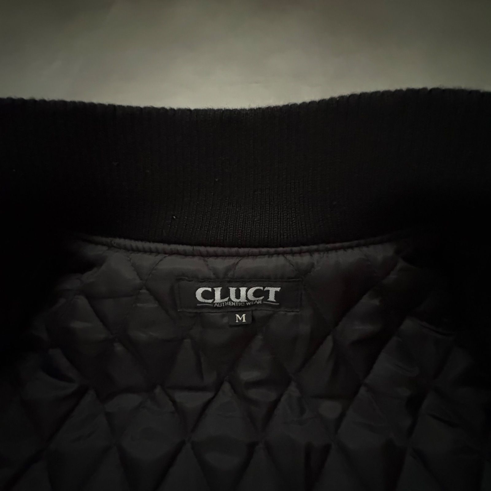 CLUCT クラクト スタジャン M 黒 袖レザー 牛革 ワッペン バック刺繍