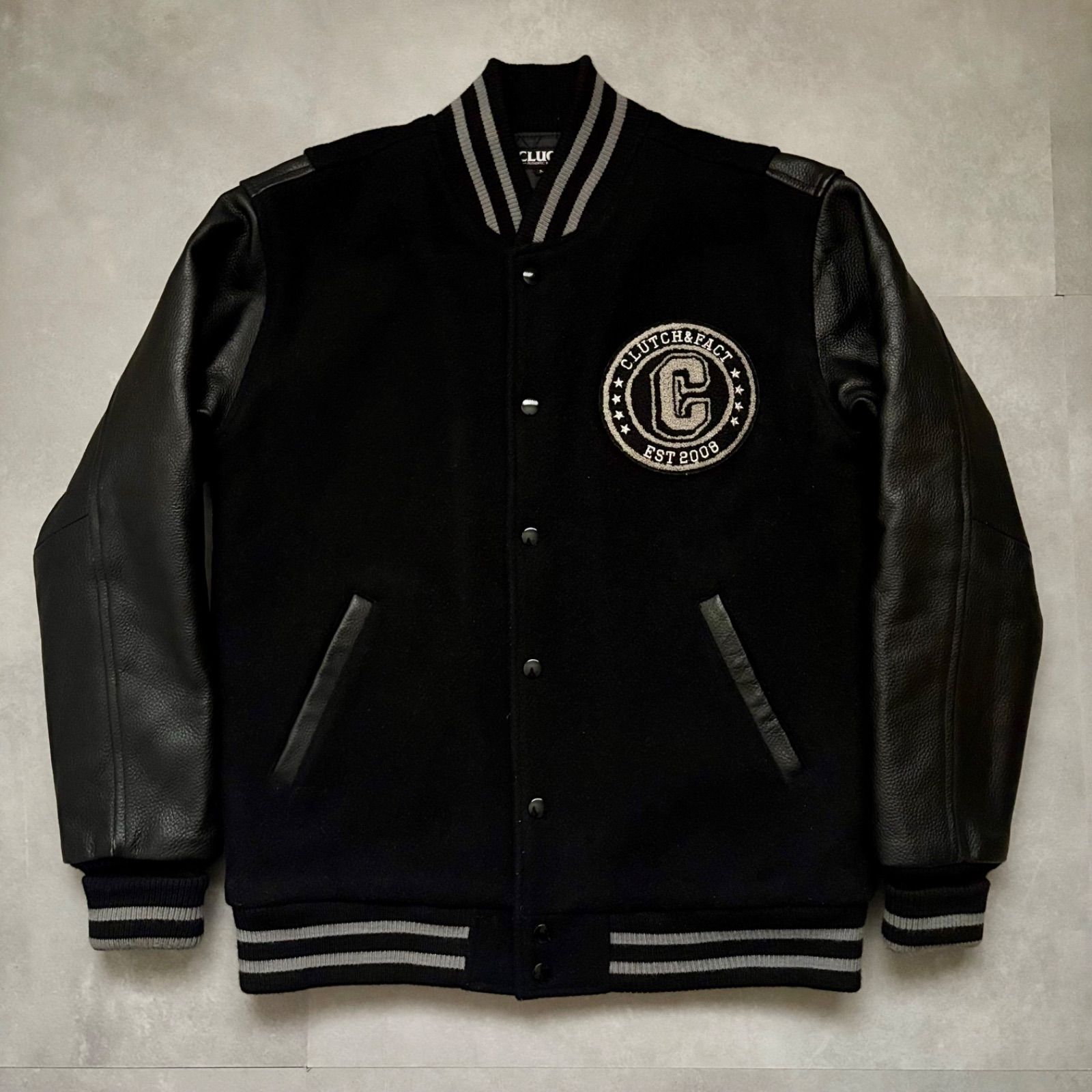 CLUCT AUTHENTIC ブラック レザー ジャケット M CLUCT クラクト スタジャン M 黒 袖レザー 牛革 ワッペン バック刺繍