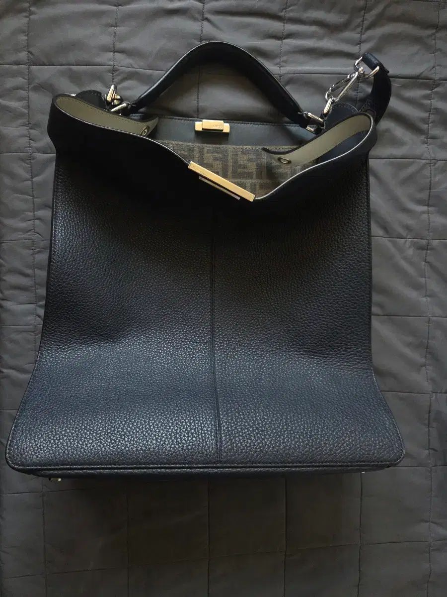 FENDI フェンディ ピーカブー I SEE U / ネイビー / 状態 良し