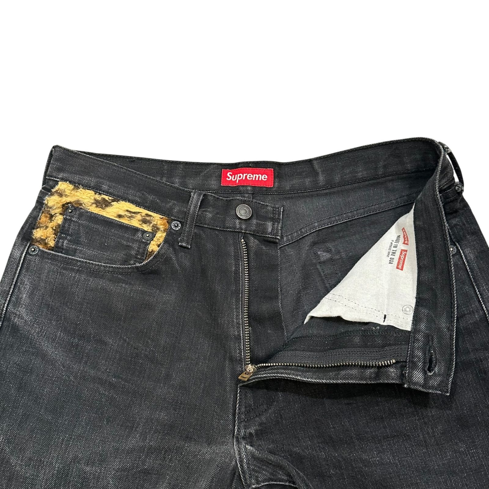 Supreme × Levi