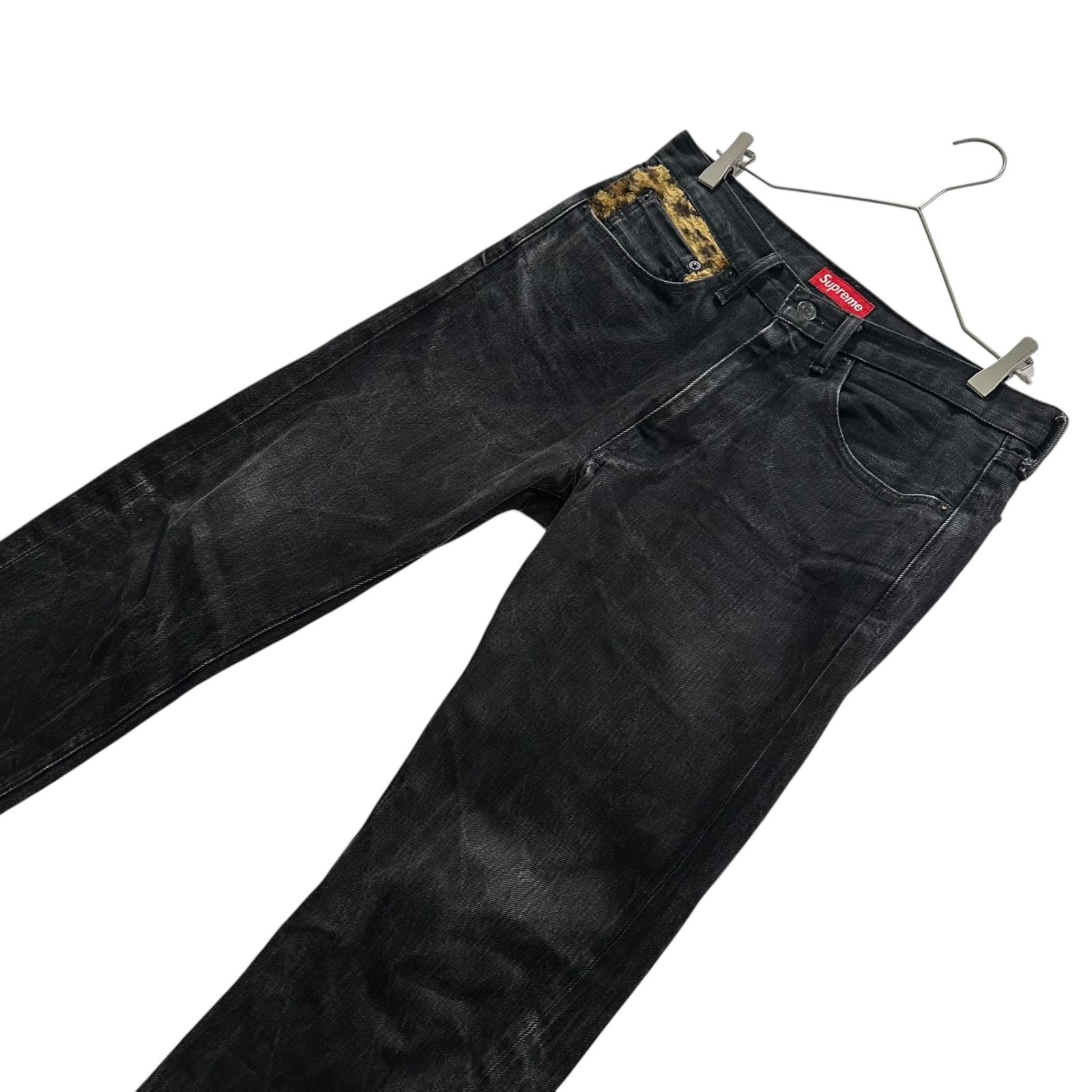 Supreme × Levi
